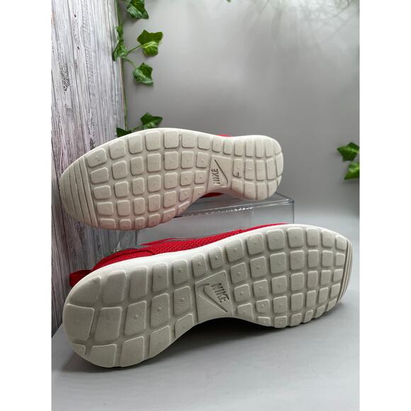 Nike Roshe Run Low Mens Athletic Running Shoes Red White 10 - Picture 2 of 8